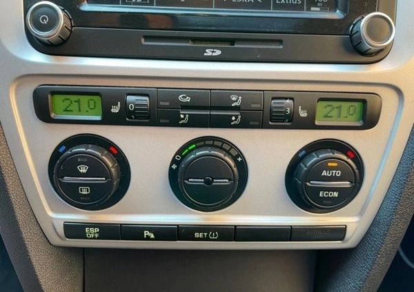 Skoda Octavia cena 21800 przebieg: 229000, rok produkcji 2008 z Karlino małe 301
